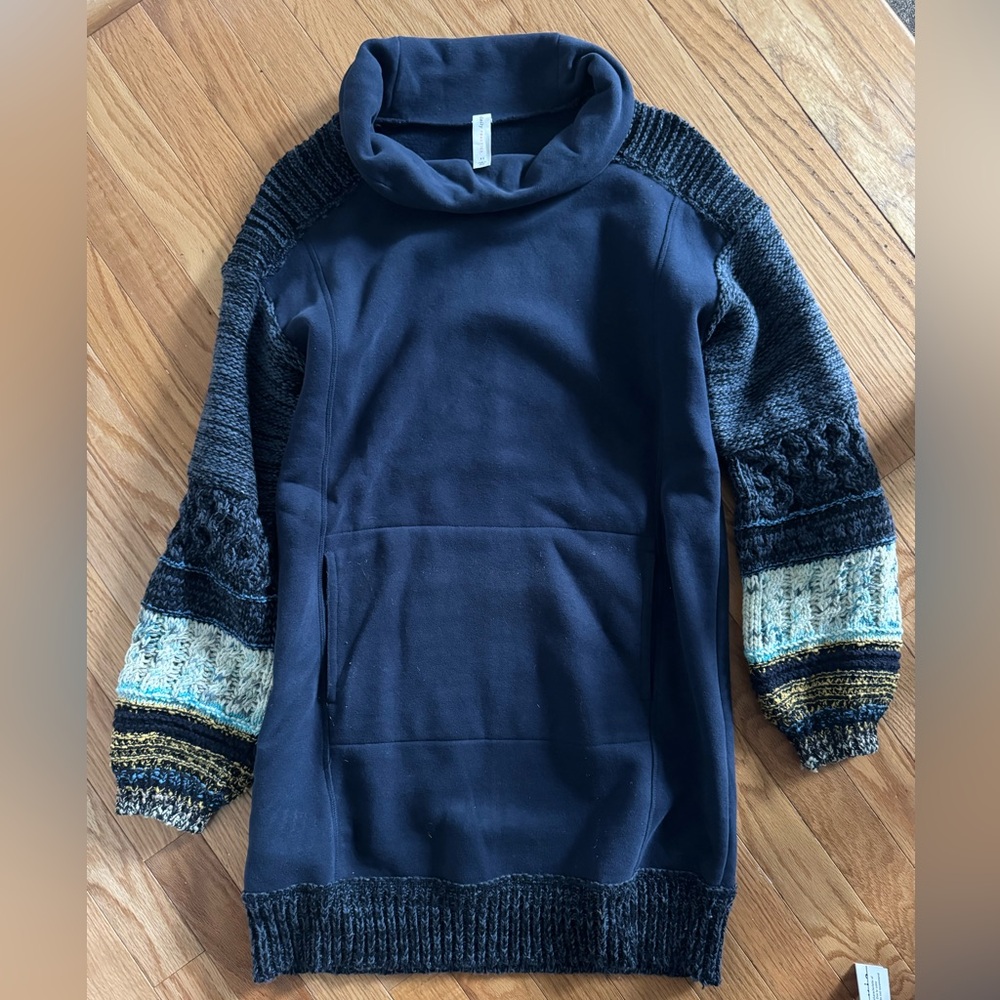 Stylish Women's Sweater Dress with Multicolor Sleeves